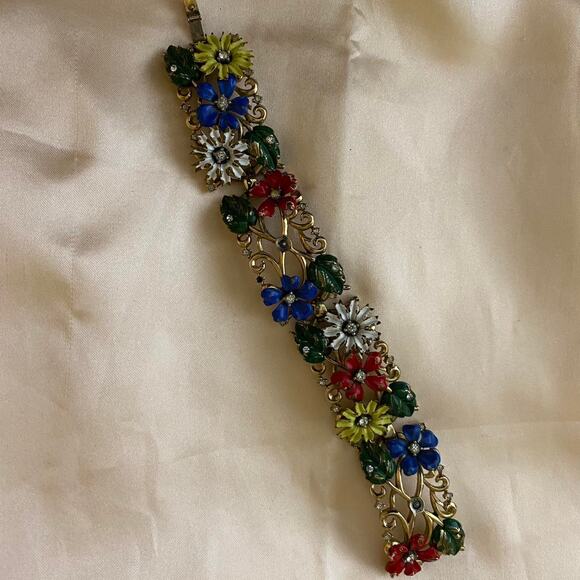 Vintage Rare Find 1950s Crown Trifari Bracelet Rhinestones Flowers Gold Tone - Picture 2 of 7